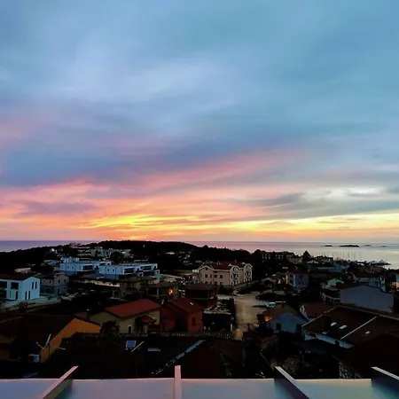 Old Town Rooftop With Ocean View Апартаменты *